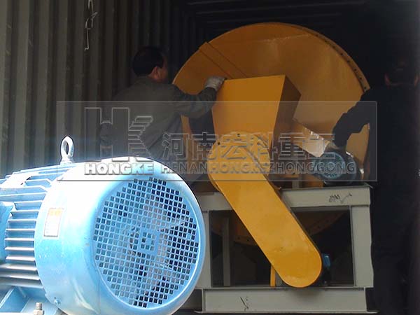 保加利亞1.2&times;4.5m球磨機設備發貨現場